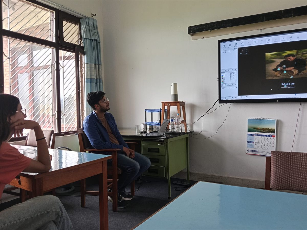 Sambit Rimal presenting an eye-tracking study during a research discussion with Prof. Arrate Isasi-Isasmendi at CSPL